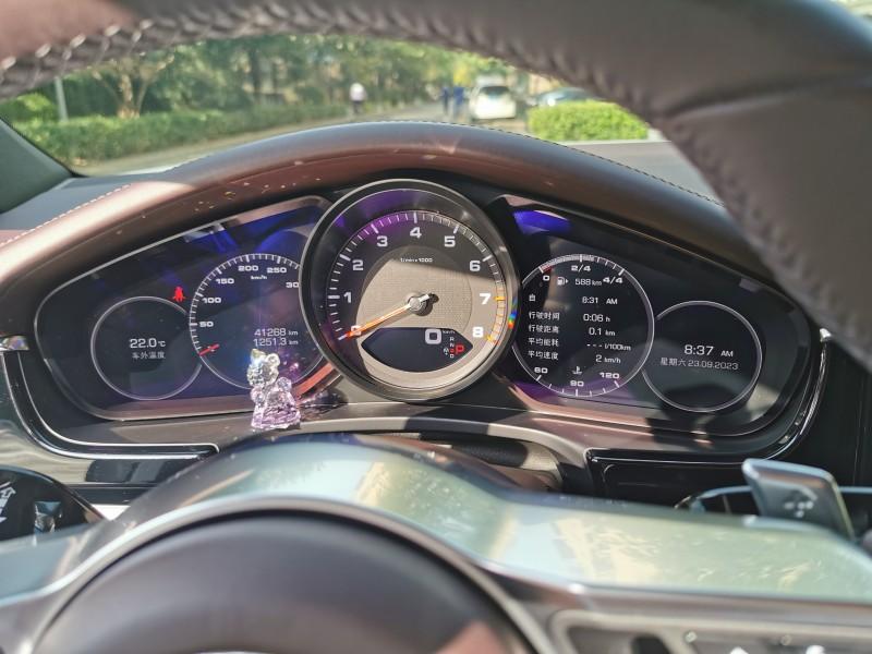 二手保时捷 Panamera 白色/玛莎拉红 2018款 3.0T