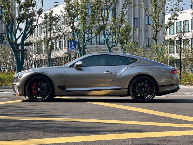 二手宾利 欧陆GT 枪鱼蓝/帝王蓝/亚麻白 2022款 4.0T GT V8 Mulliner