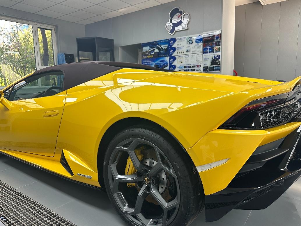 二手兰博基尼 Huracán 黄色/黑/黄双拼 2020款 Huracán EVO RWD Spyder