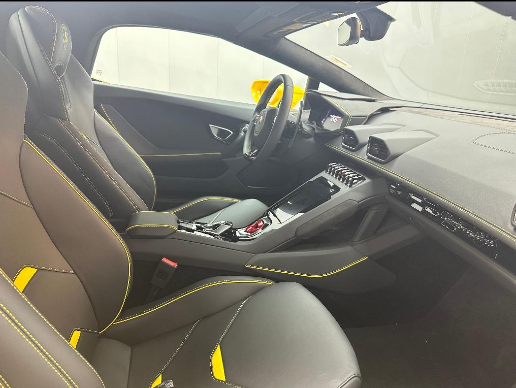 二手兰博基尼 Huracán 黄色/黑/黄双拼 2020款 Huracán EVO RWD Spyder