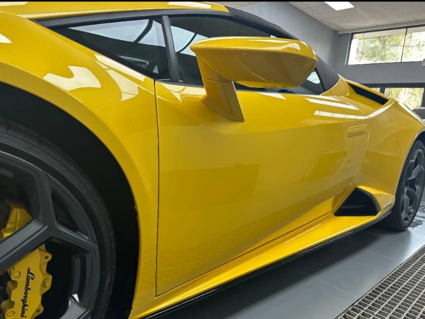 二手兰博基尼 Huracán 黄色/黑/黄双拼 2020款 Huracán EVO RWD Spyder