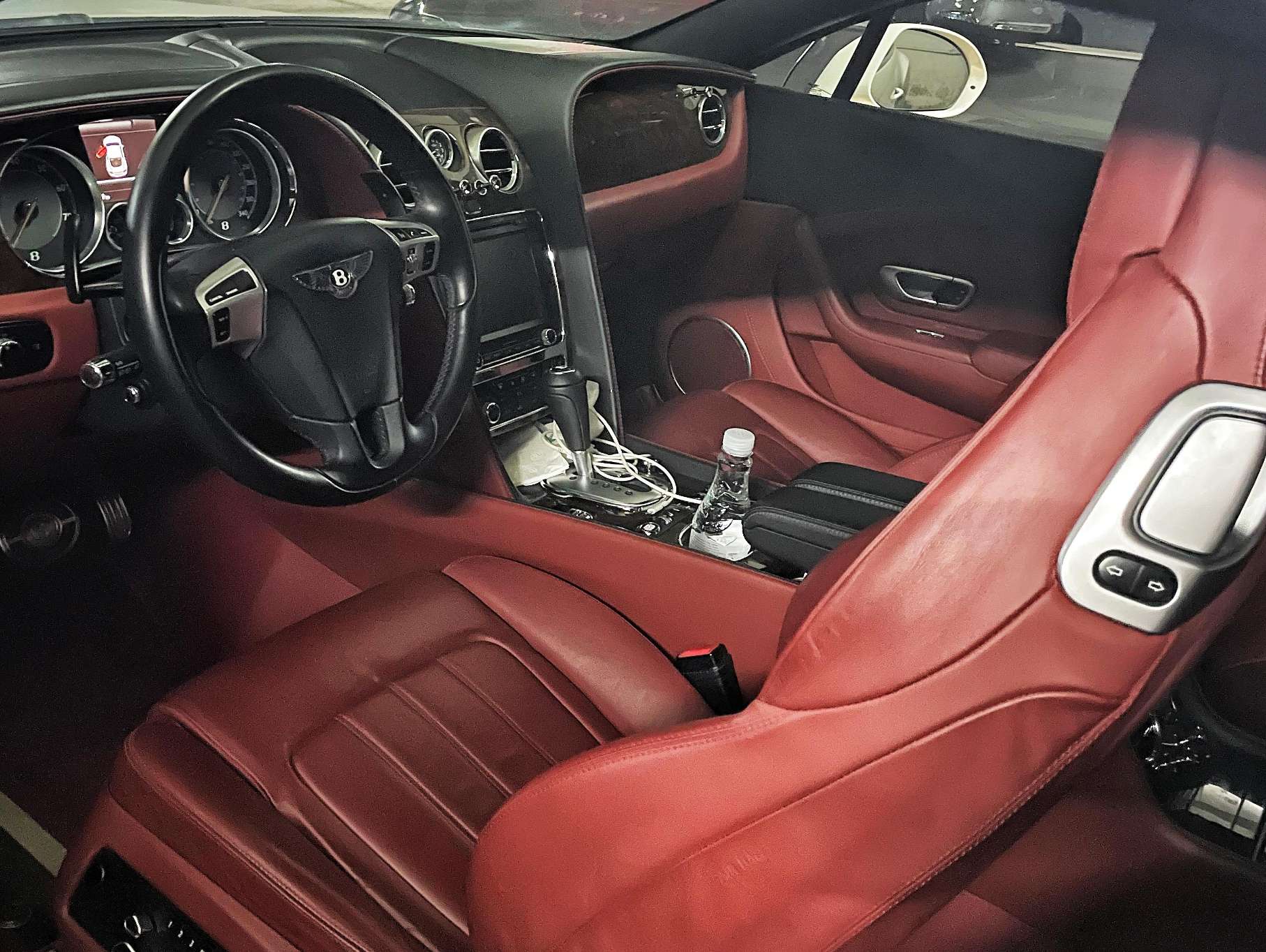 二手宾利 欧陆GT 白色/红色 2012款 6.0T W12