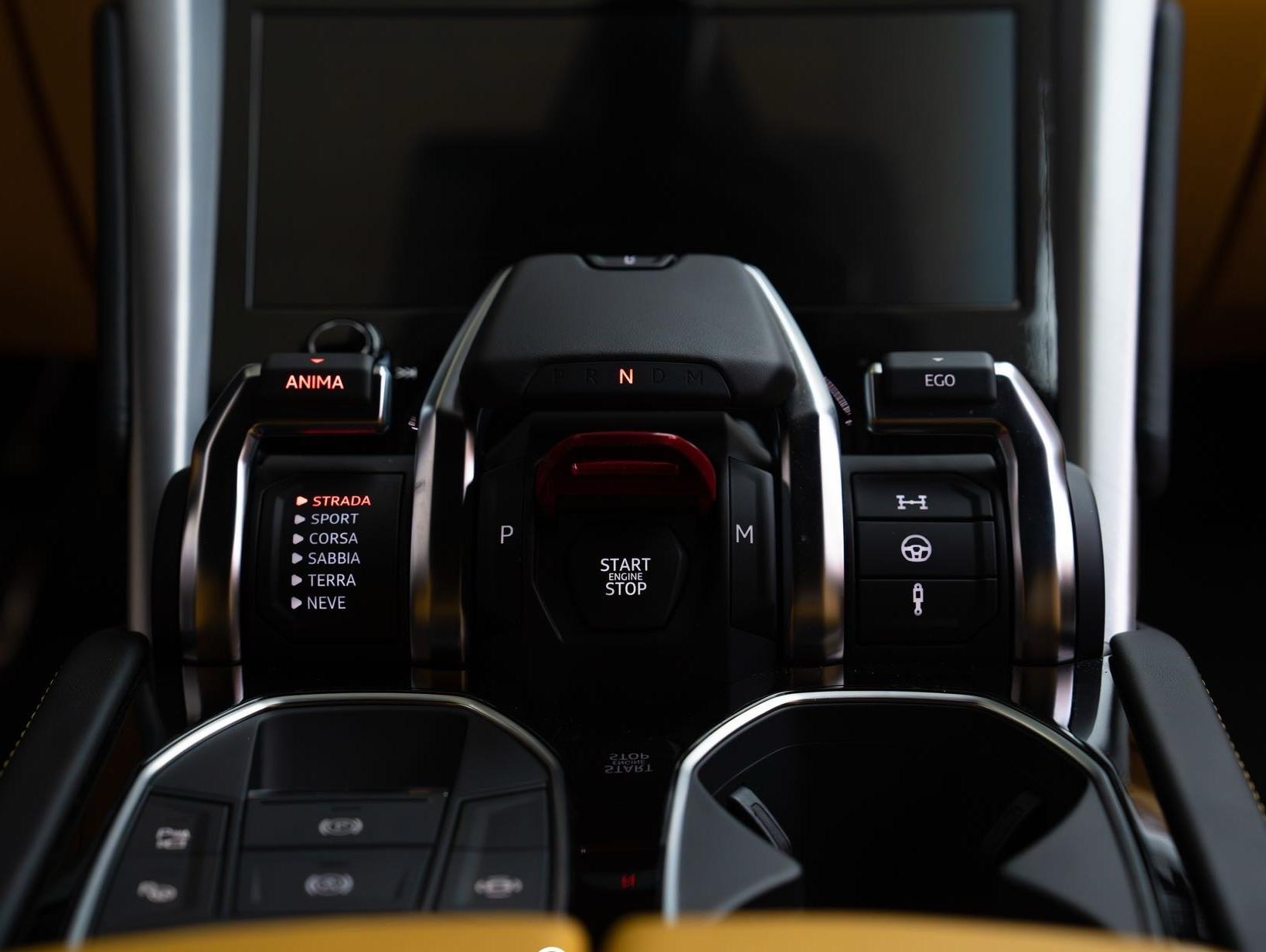 二手兰博基尼 Urus 黄色/黑黄 2021款 4.0T V8