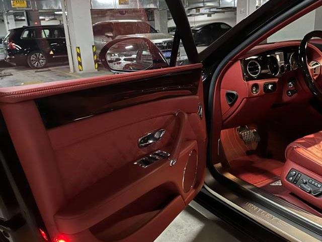 二手宾利 飞驰 黑色/红色 2017款 4.0T V8 标准版