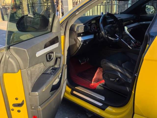 二手兰博基尼 Urus 黄色/黑色 2018款 4.0T V8