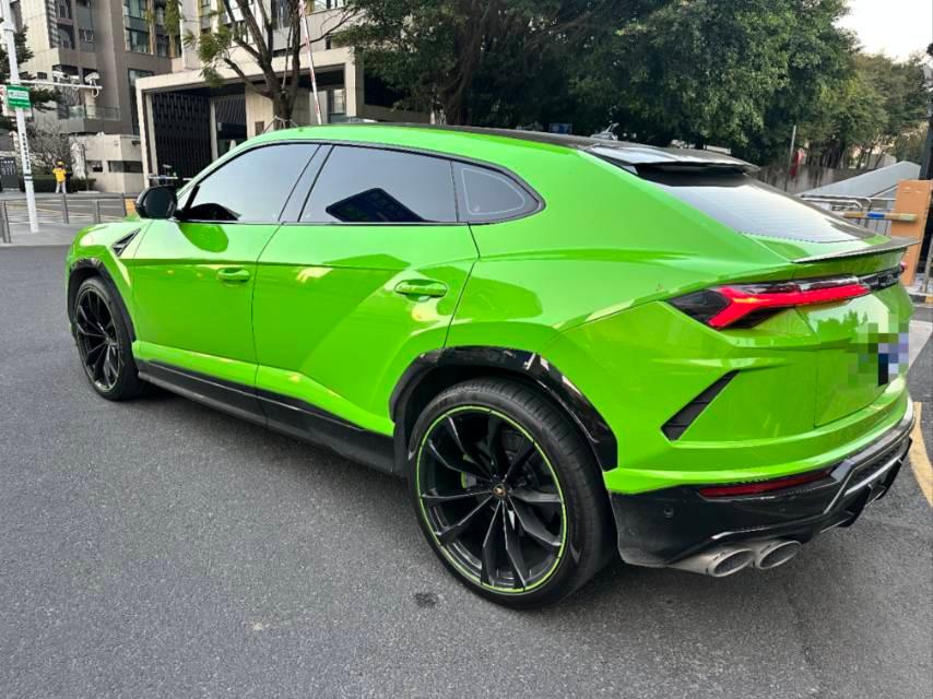 二手兰博基尼 Urus 绿色珍珠漆/黑/绿双拼缝线 2021款 4.0T V8