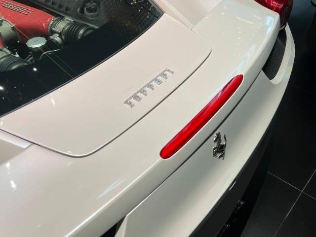 二手法拉利 458 白色/红色 2011款 4.5L Italia
