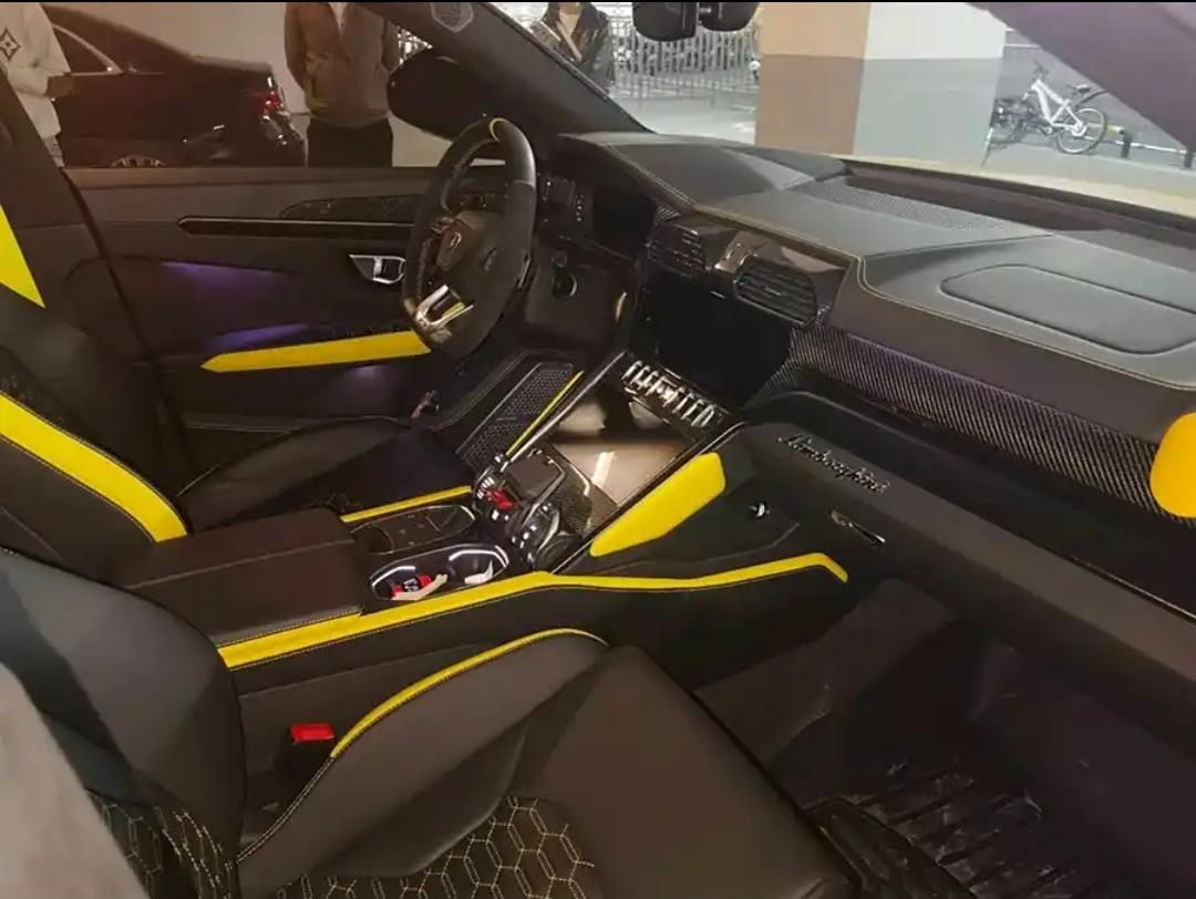 二手兰博基尼 Urus 黄色/黑色 2021款 4.0T V8
