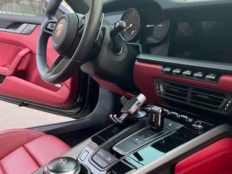 二手保时捷 911 黑色/波尔多红 2020款 Carrera 3.0T