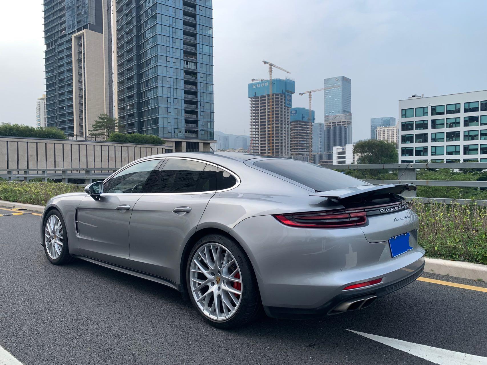 二手保时捷 Panamera 银色/黑色 turbo 中规版
