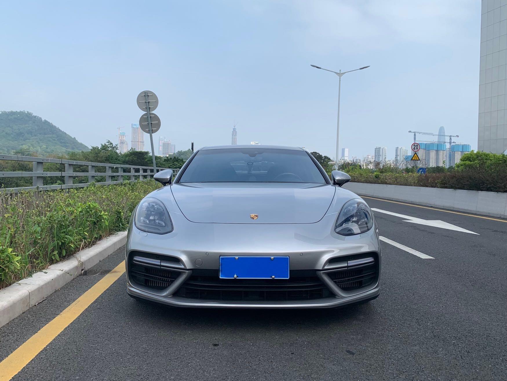 二手保时捷 Panamera 银色/黑色 turbo 中规版