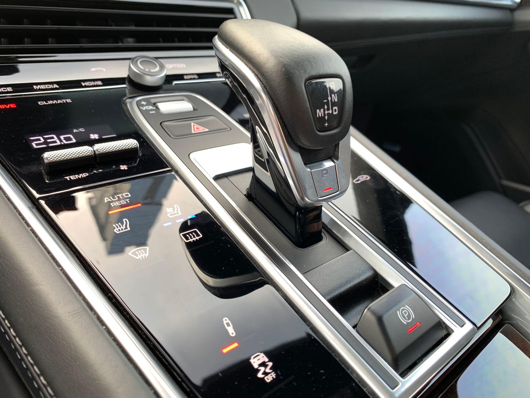 二手保时捷 Panamera 银色/黑色 turbo 中规版