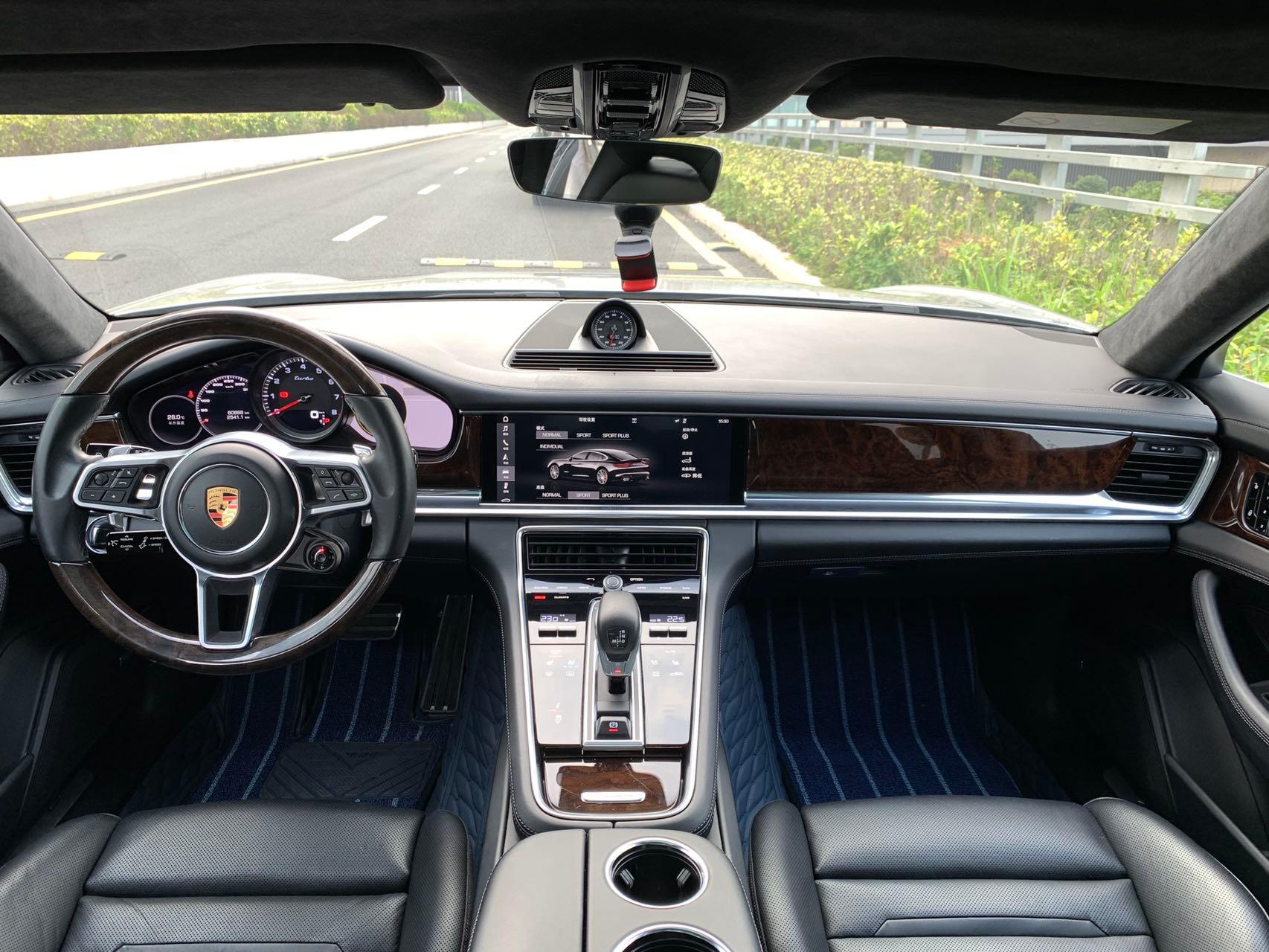 二手保时捷 Panamera 银色/黑色 turbo 中规版