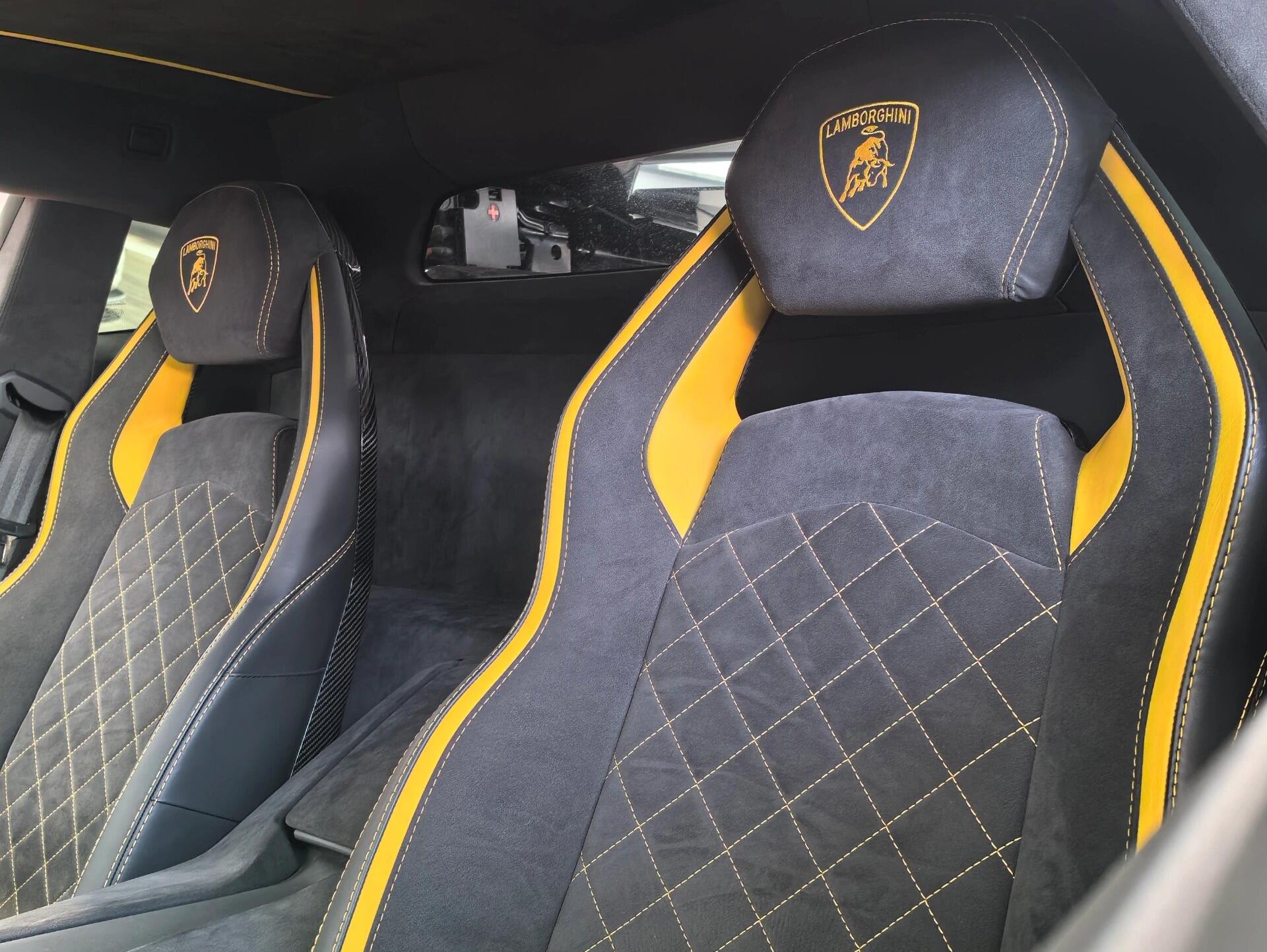二手兰博基尼 Aventador 黄色/黑色 2017款 Aventador S