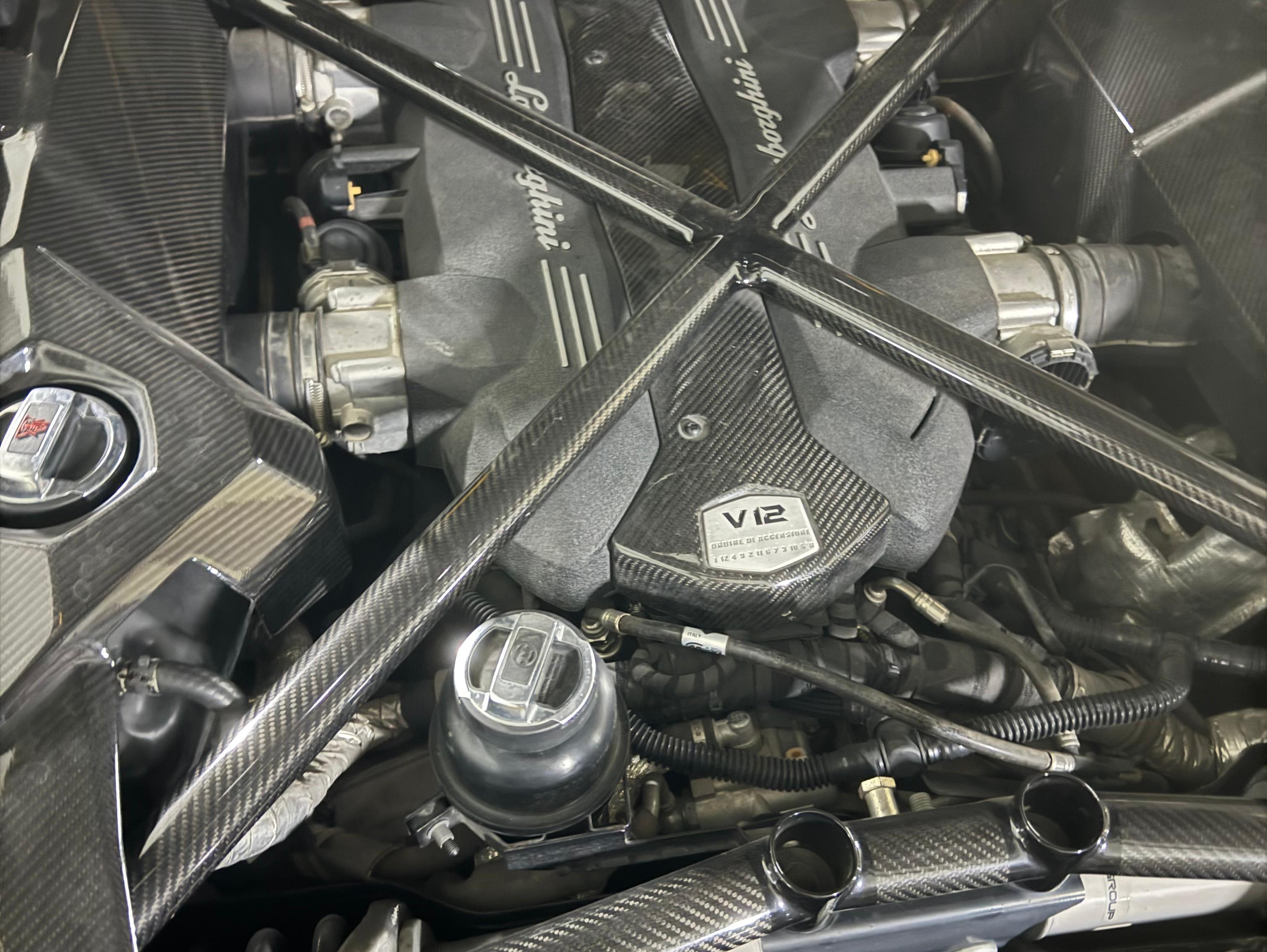 二手兰博基尼 Aventador 黄色/黑色 2017款 Aventador S