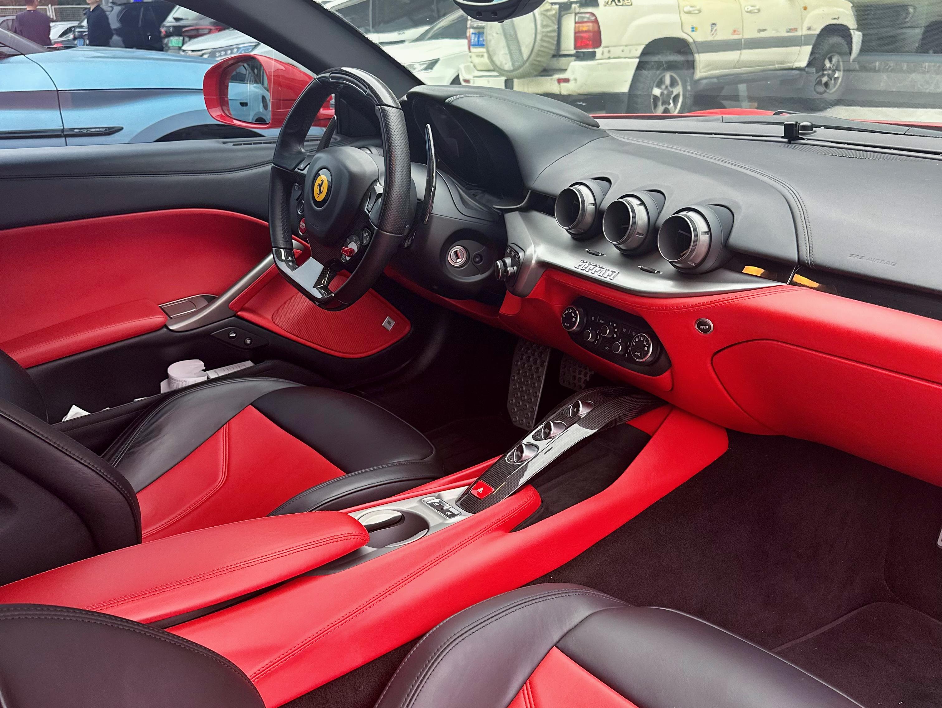 二手法拉利 F12berlinetta 红色/黑色 2013款 6.3L 标准型