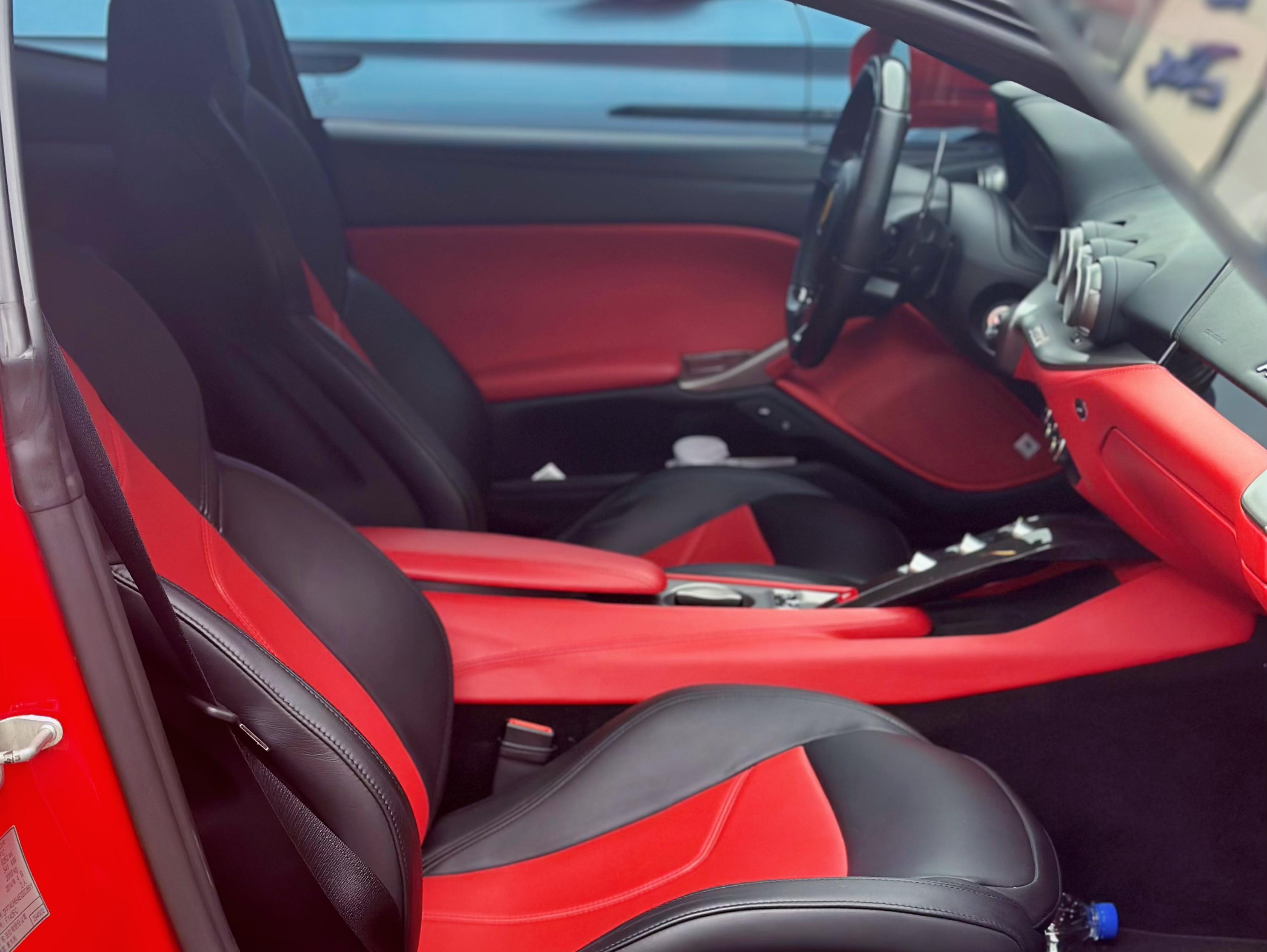 二手法拉利 F12berlinetta 红色/黑色 2013款 6.3L 标准型