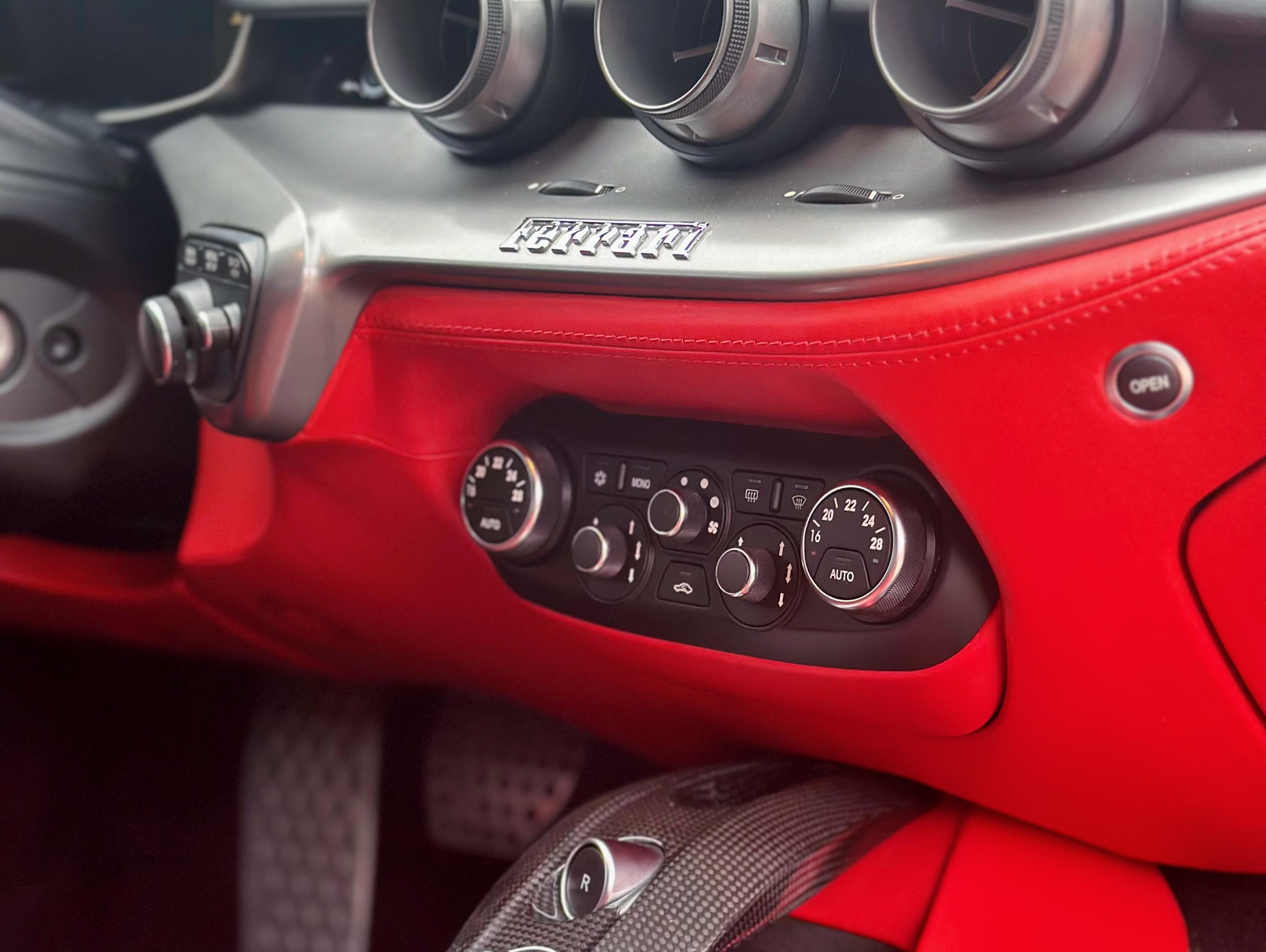 二手法拉利 F12berlinetta  红色/黑色 2013款 6.3L 标准型