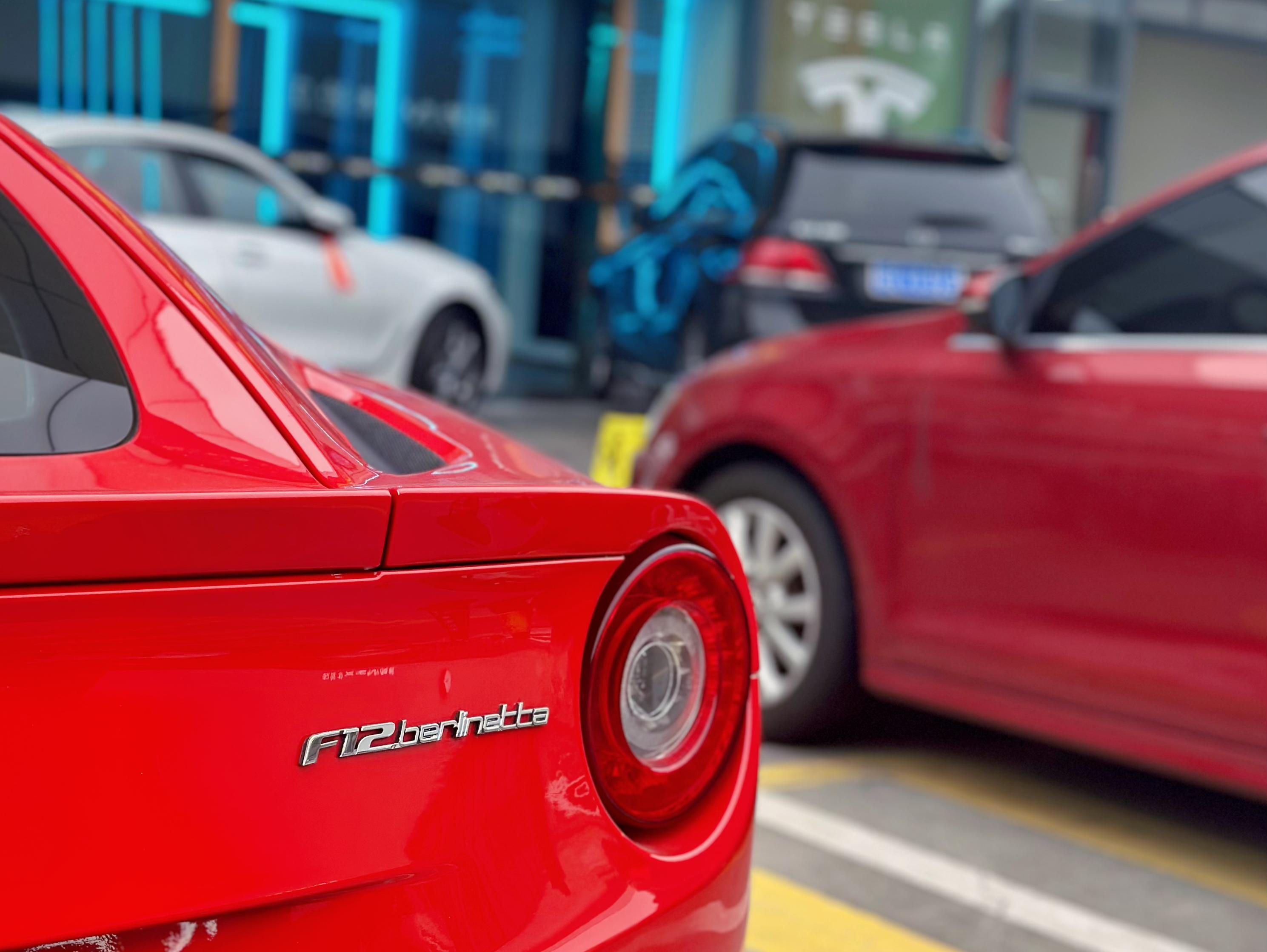 二手法拉利 F12berlinetta 红色/黑色 2013款 6.3L 标准型