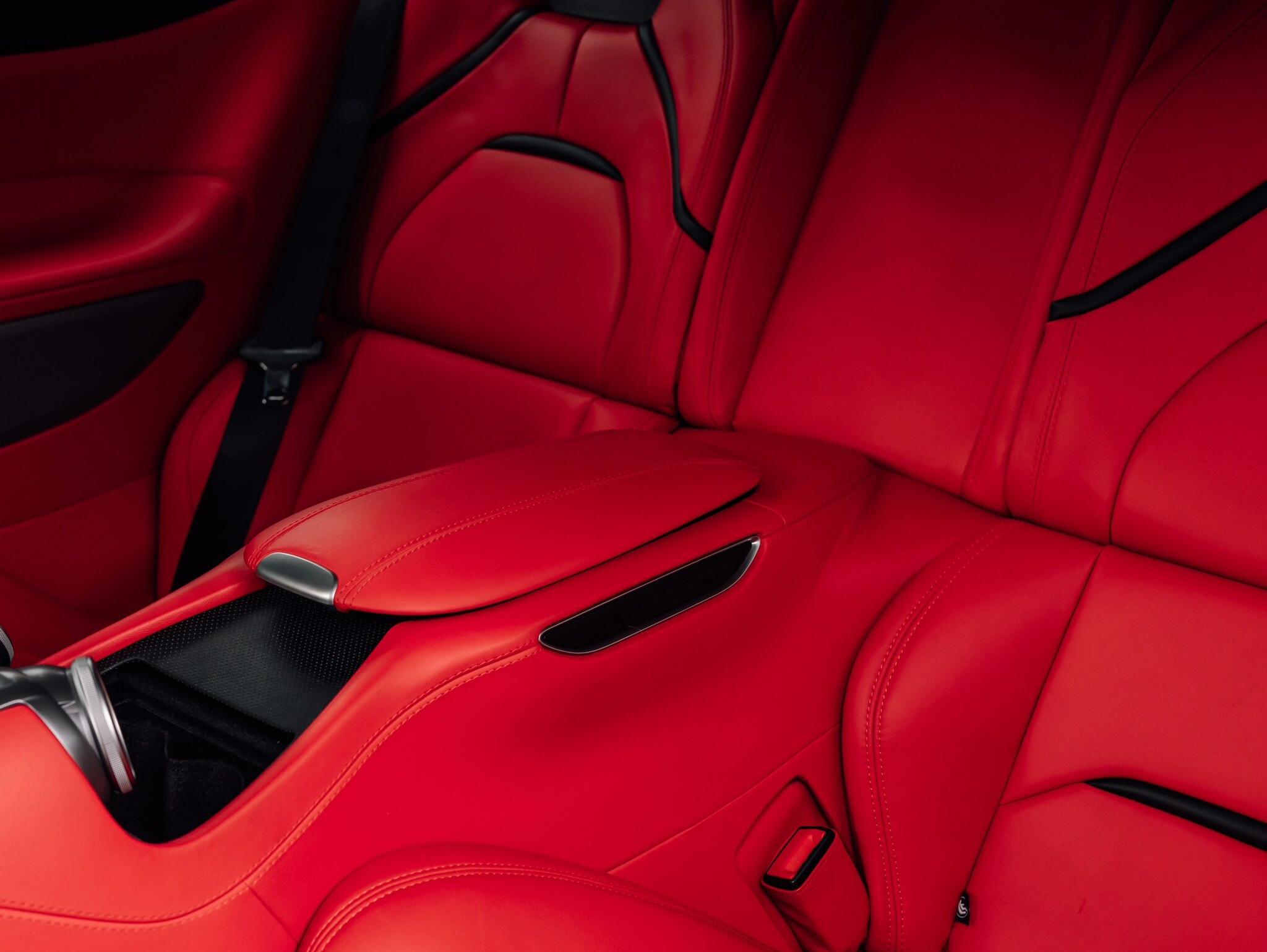 二手法拉利 GTC4 Lusso 黑色/红色 2017款 3.9T V8