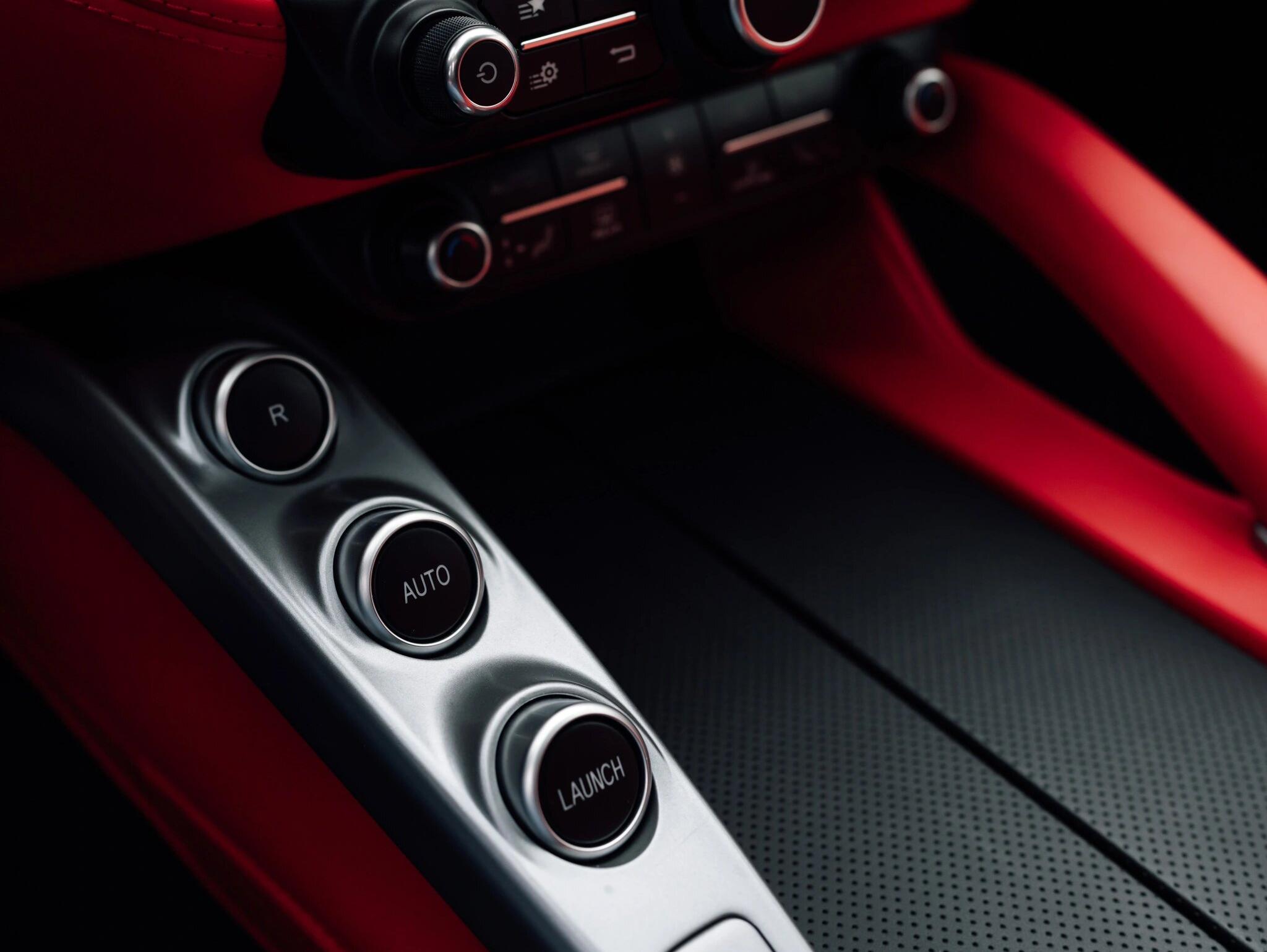 二手法拉利 GTC4 Lusso 黑色/红色 2017款 3.9T V8