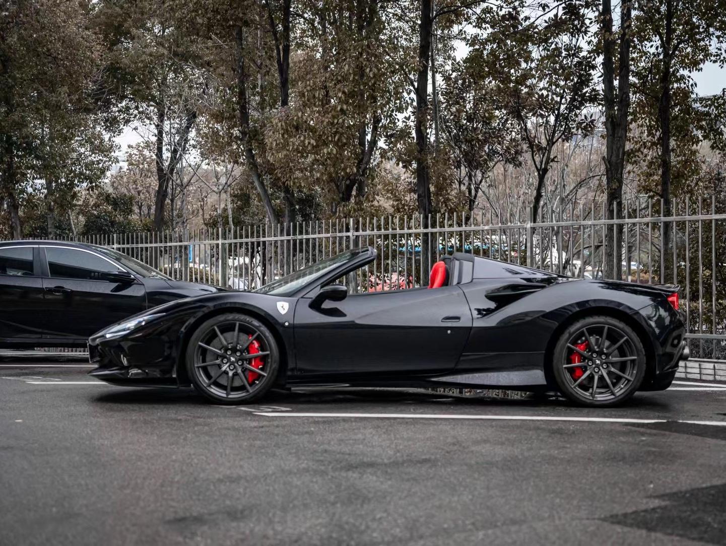 二手法拉利 F8 黑色/红色 2020款 Spider 3.9T V8