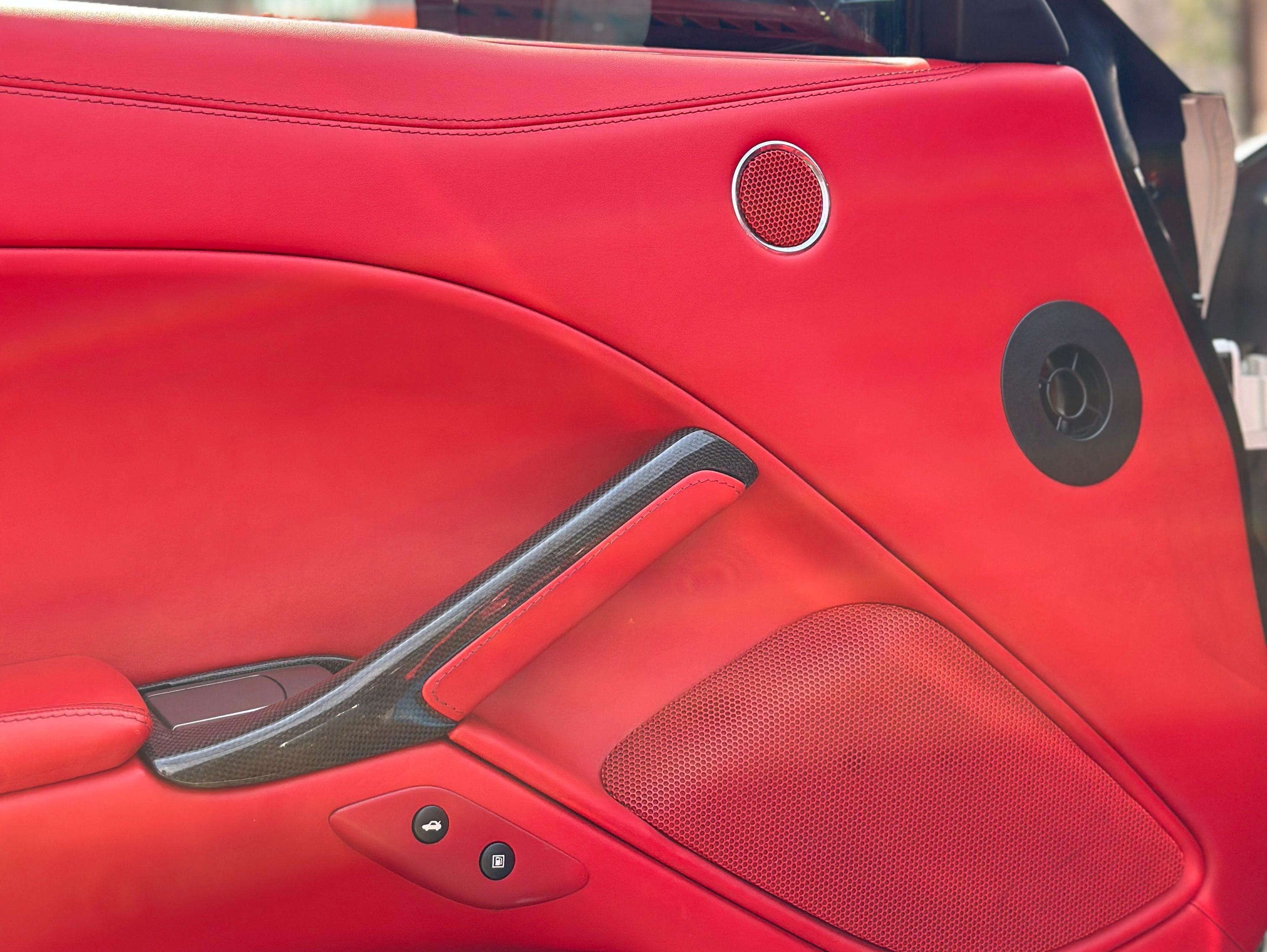 二手法拉利 F12berlinetta  白色/红内 2013款 6.3L 标准型
