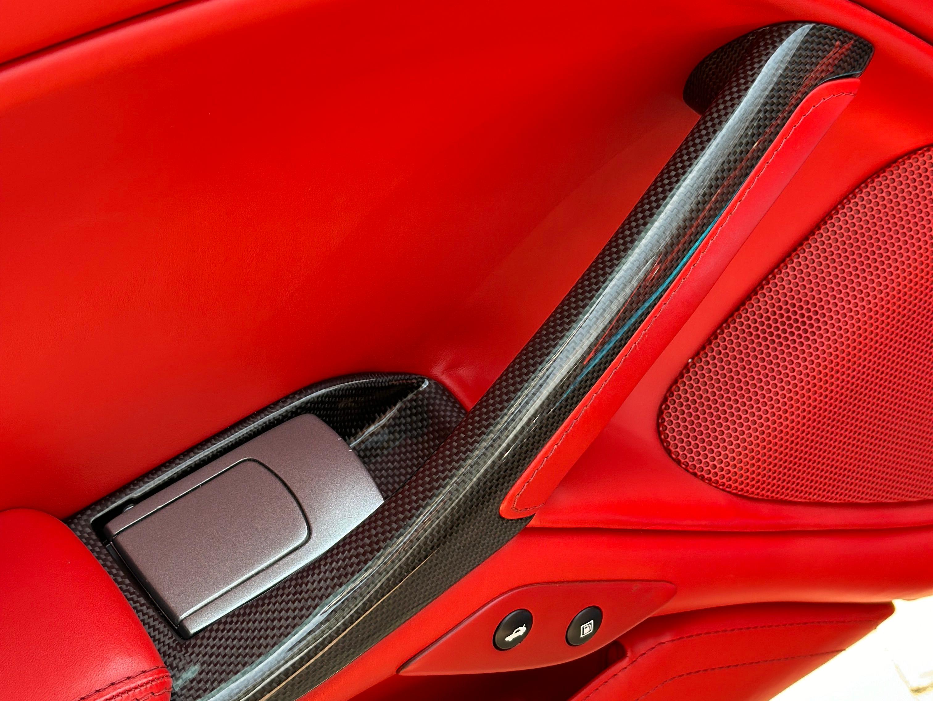 二手法拉利 F12berlinetta  白色/红内 2013款 6.3L 标准型