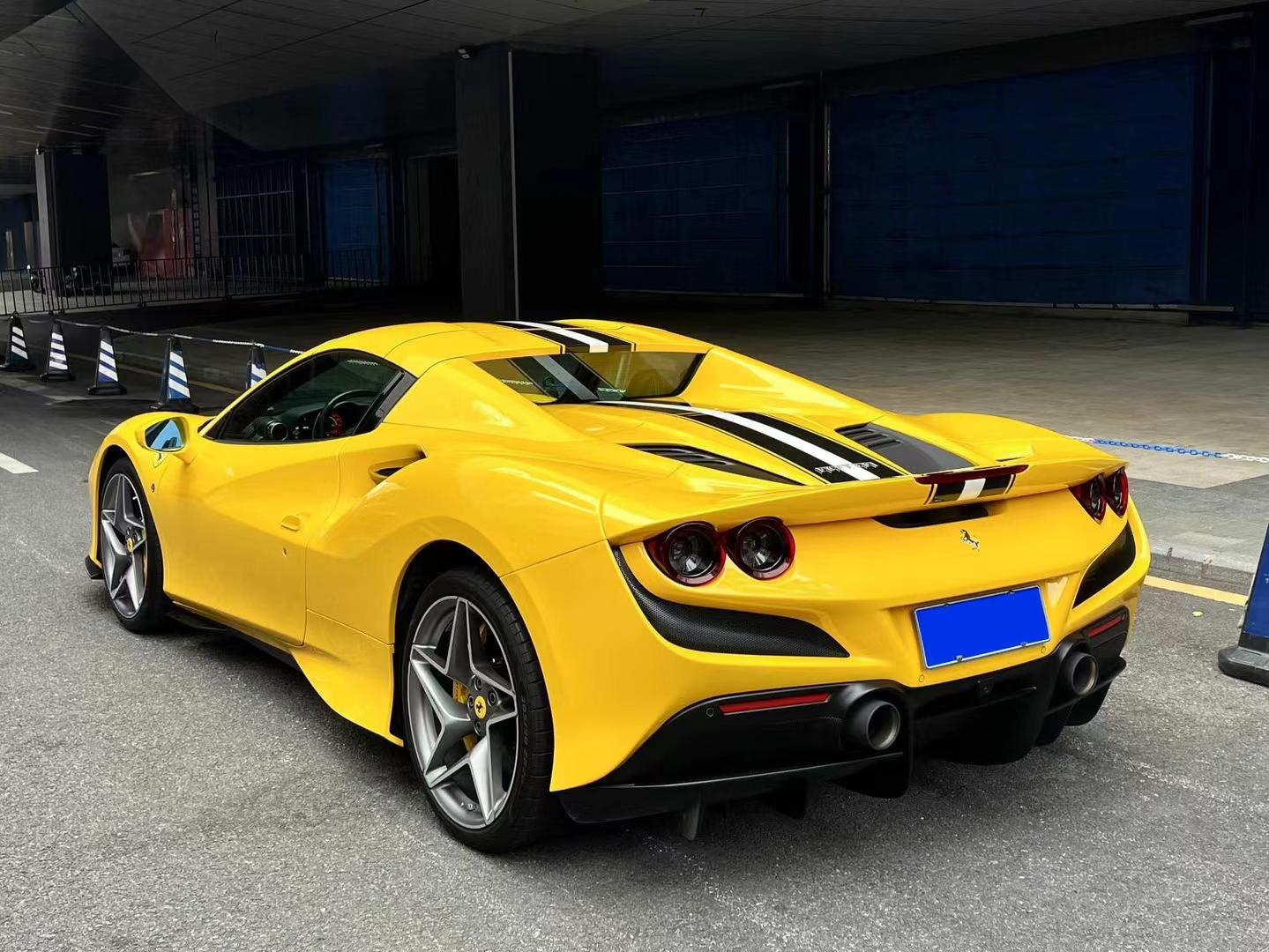 二手法拉利 F8 黄色/蓝色 2020款 Spider 3.9T V8