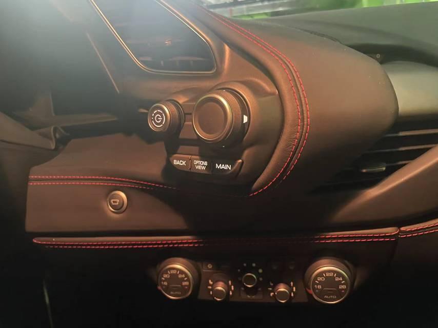 二手法拉利 488 红色/黑色 2015款 488 GTB