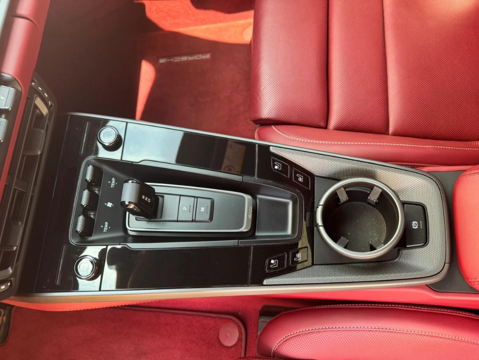 二手保时捷 911 竞速黄/波尔多红内  2021款 Carrera 3.0T