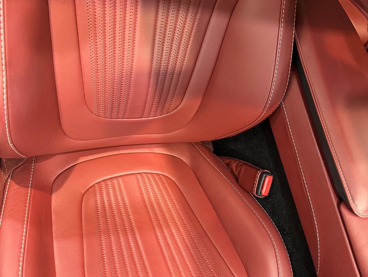 二手阿斯顿·马丁 DB11 极地白/红色 2017款 4.0T V8