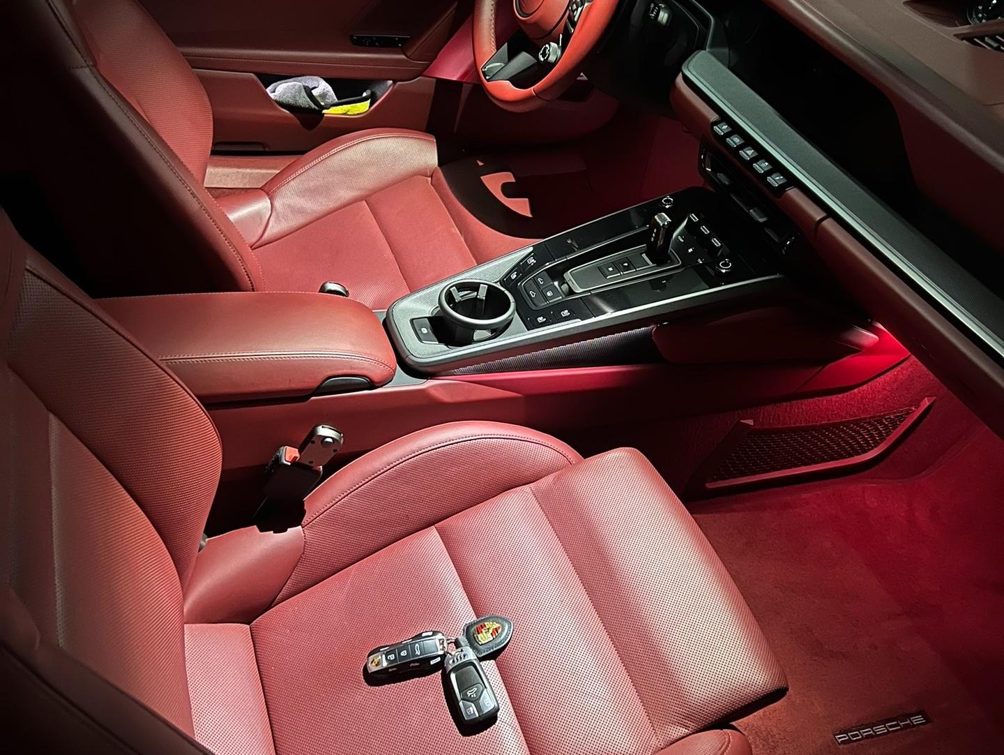 二手保时捷 911 黑色/红色  2021款 Carrera 3.0T