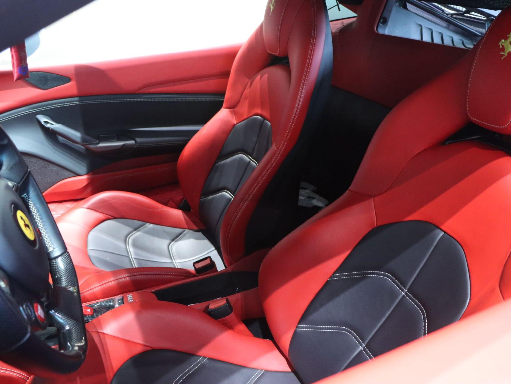 二手法拉利 488 白色/红色 2015款 488 GTB