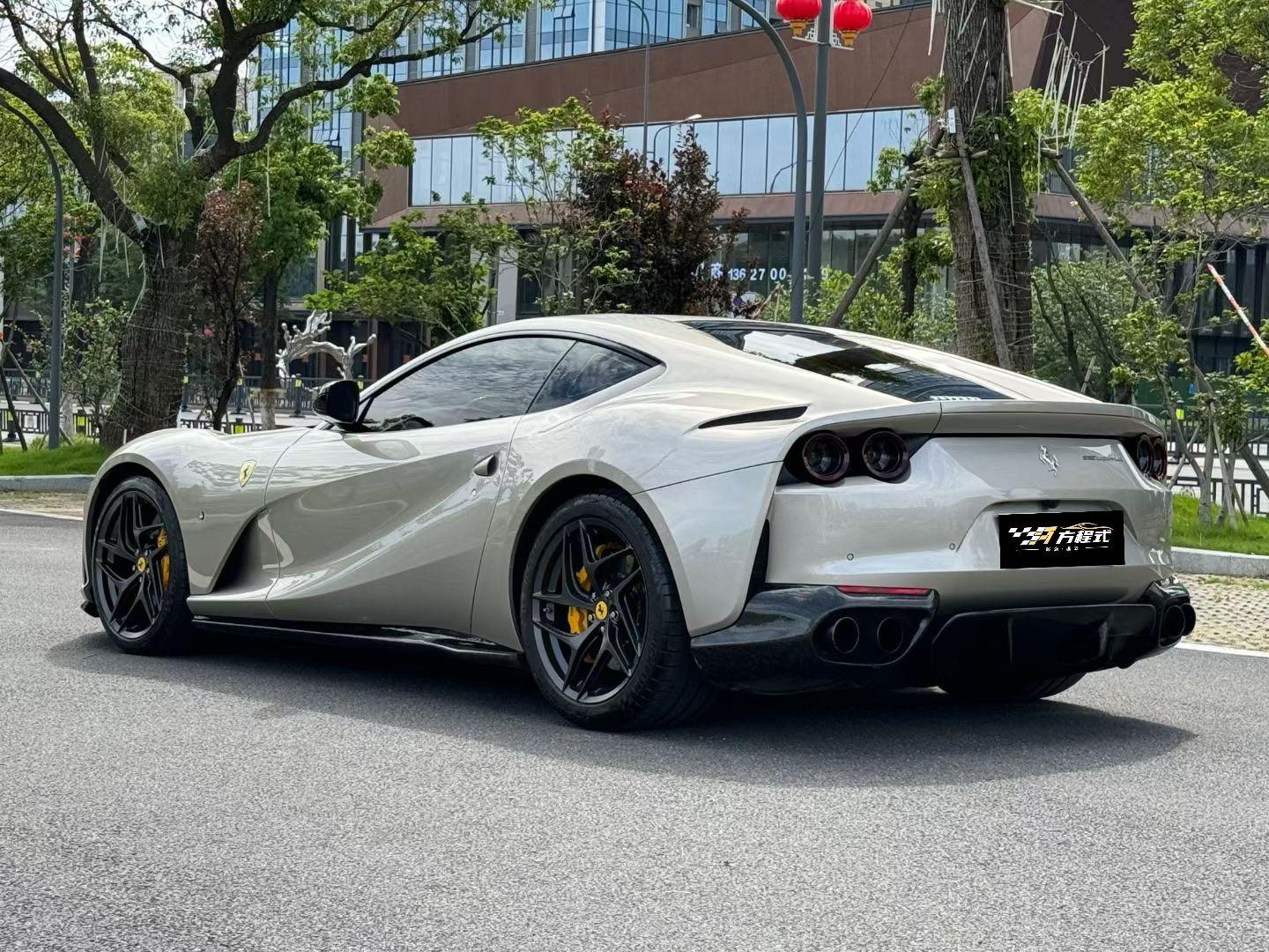二手法拉利 812 银灰色/红色 2017款 6.5L Superfast