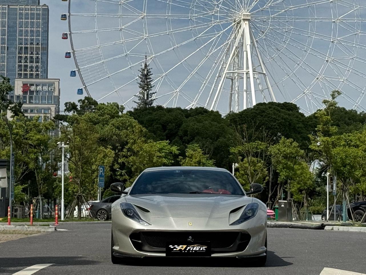 二手法拉利 812 银灰色/红色 2017款 6.5L Superfast