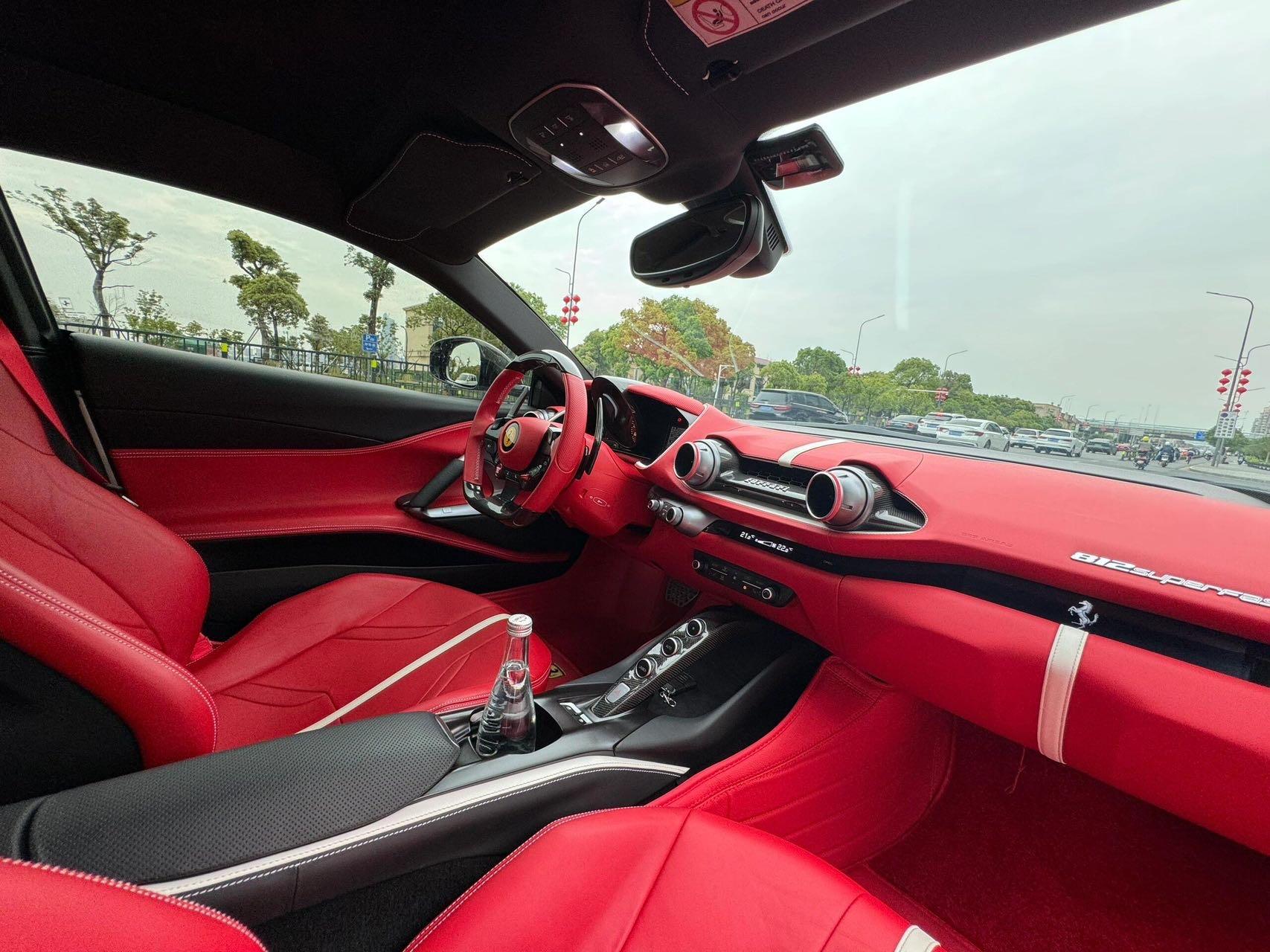 二手法拉利 812 银灰色/红色 2017款 6.5L Superfast