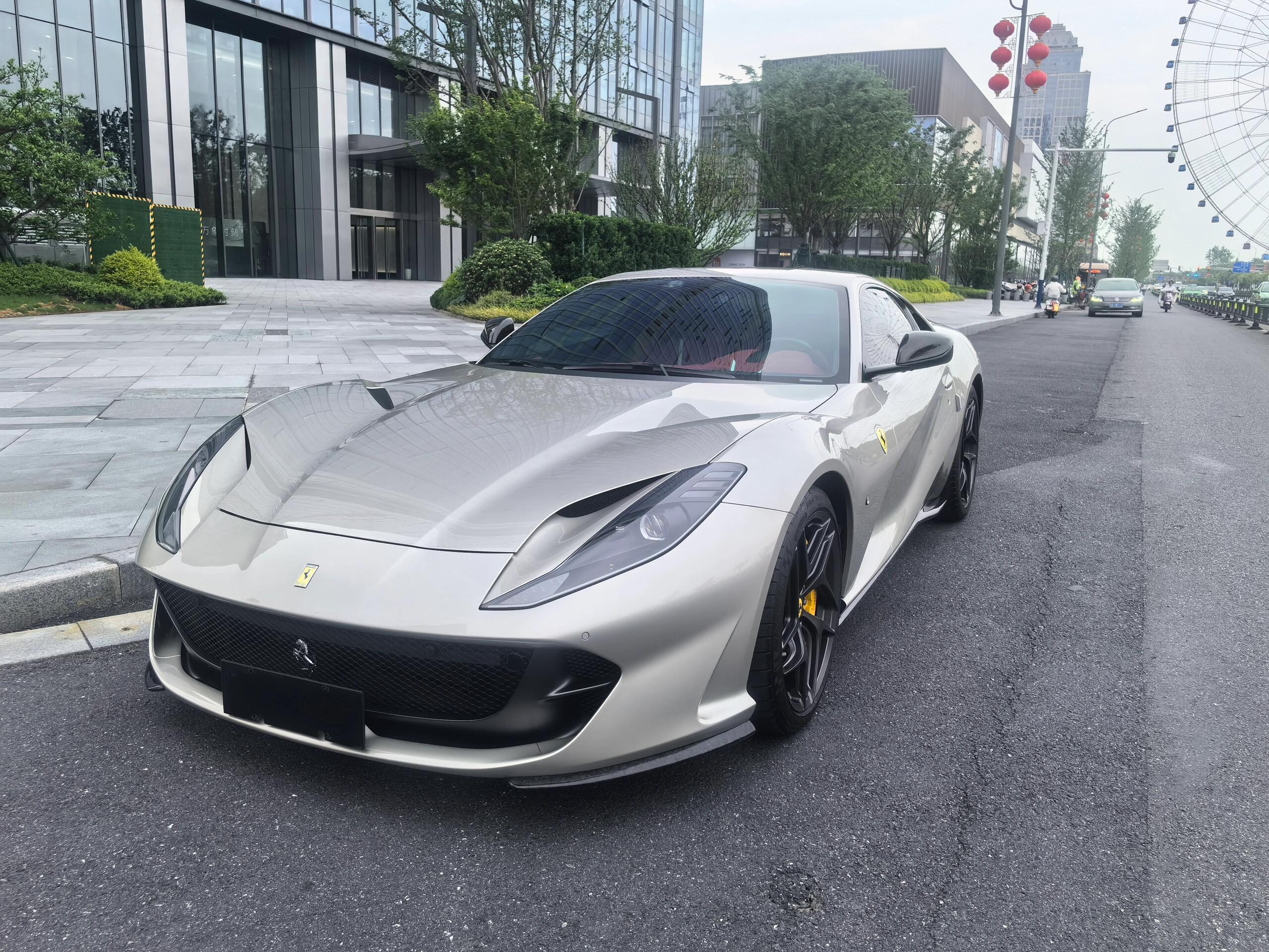 二手法拉利 812 银灰色/红色 2017款 6.5L Superfast