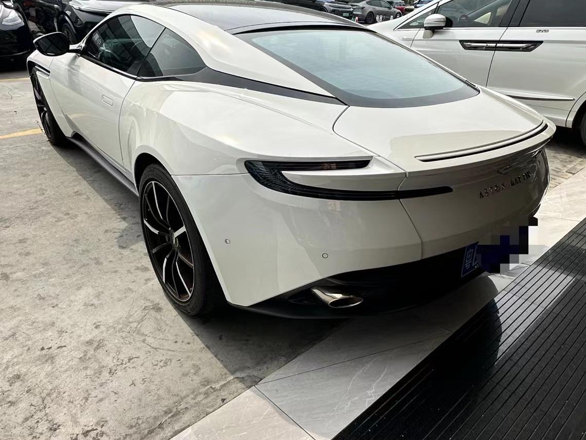 二手阿斯顿·马丁 DB11 白色/黑白双拼 2022款 4.0T V8 Coupe