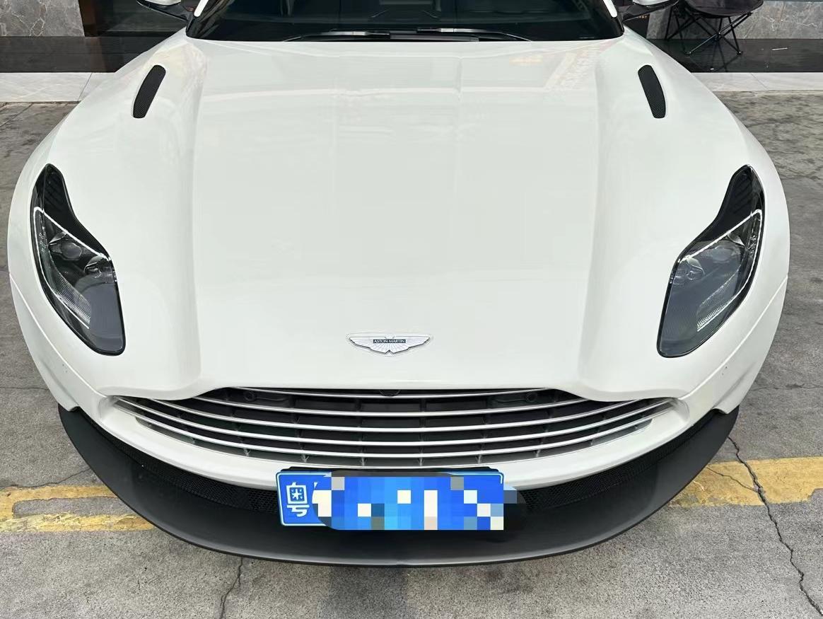 二手阿斯顿·马丁 DB11 白色/黑白双拼 2022款 4.0T V8 Coupe