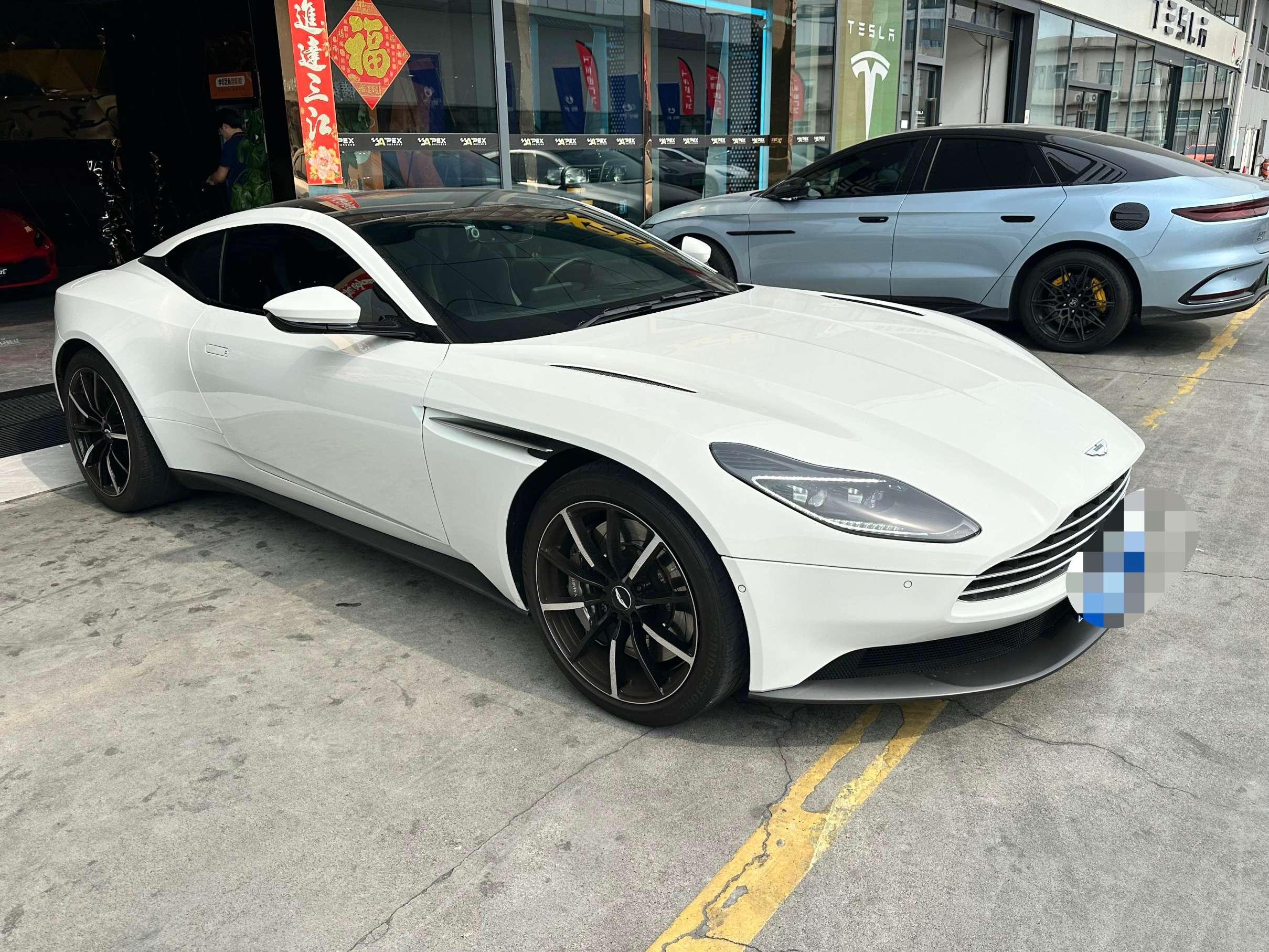 二手阿斯顿·马丁 DB11 白色/黑白双拼 2022款 4.0T V8 Coupe