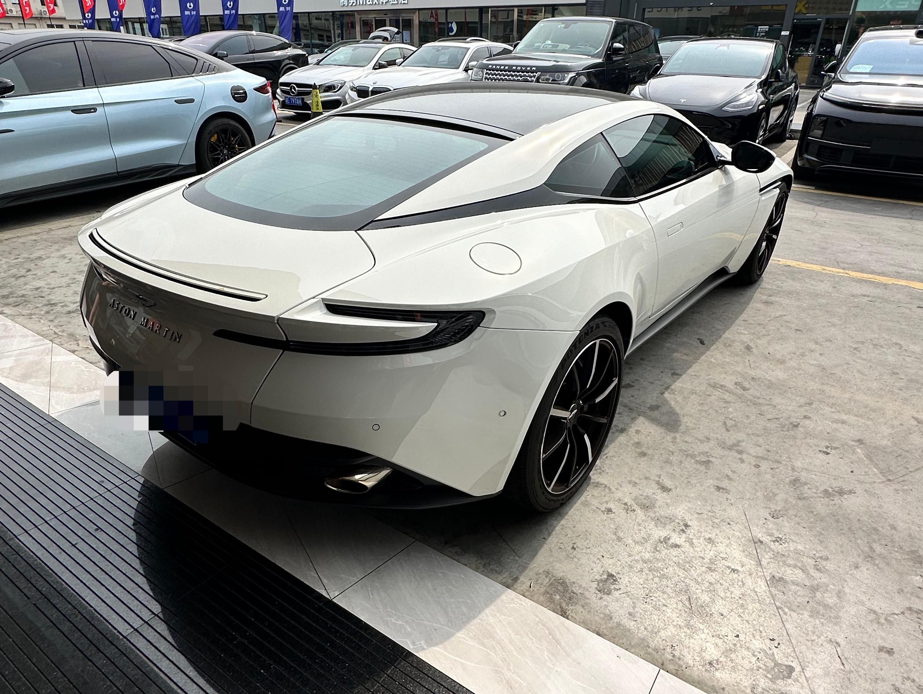 二手阿斯顿·马丁 DB11 白色/黑白双拼 2022款 4.0T V8 Coupe