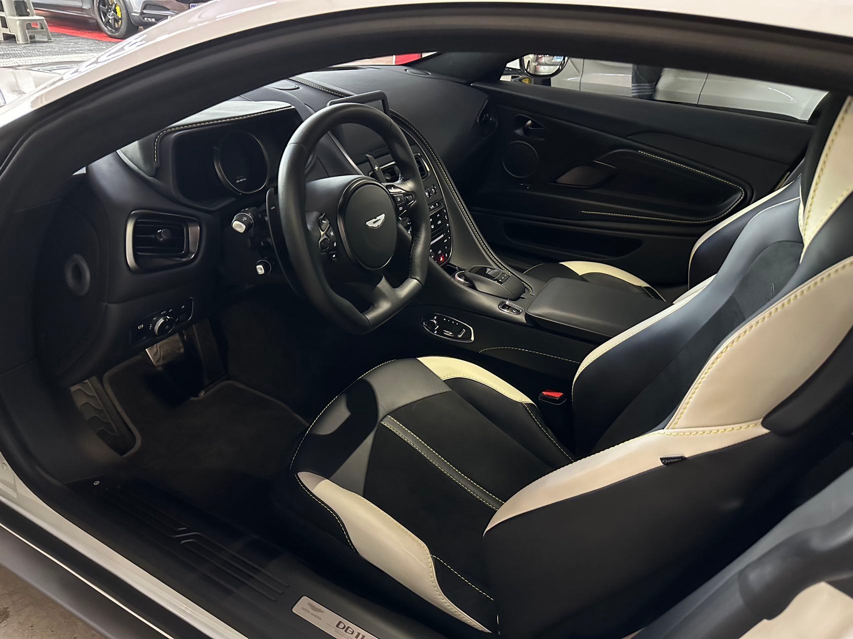 二手阿斯顿·马丁 DB11 白色/黑白双拼 2022款 4.0T V8 Coupe