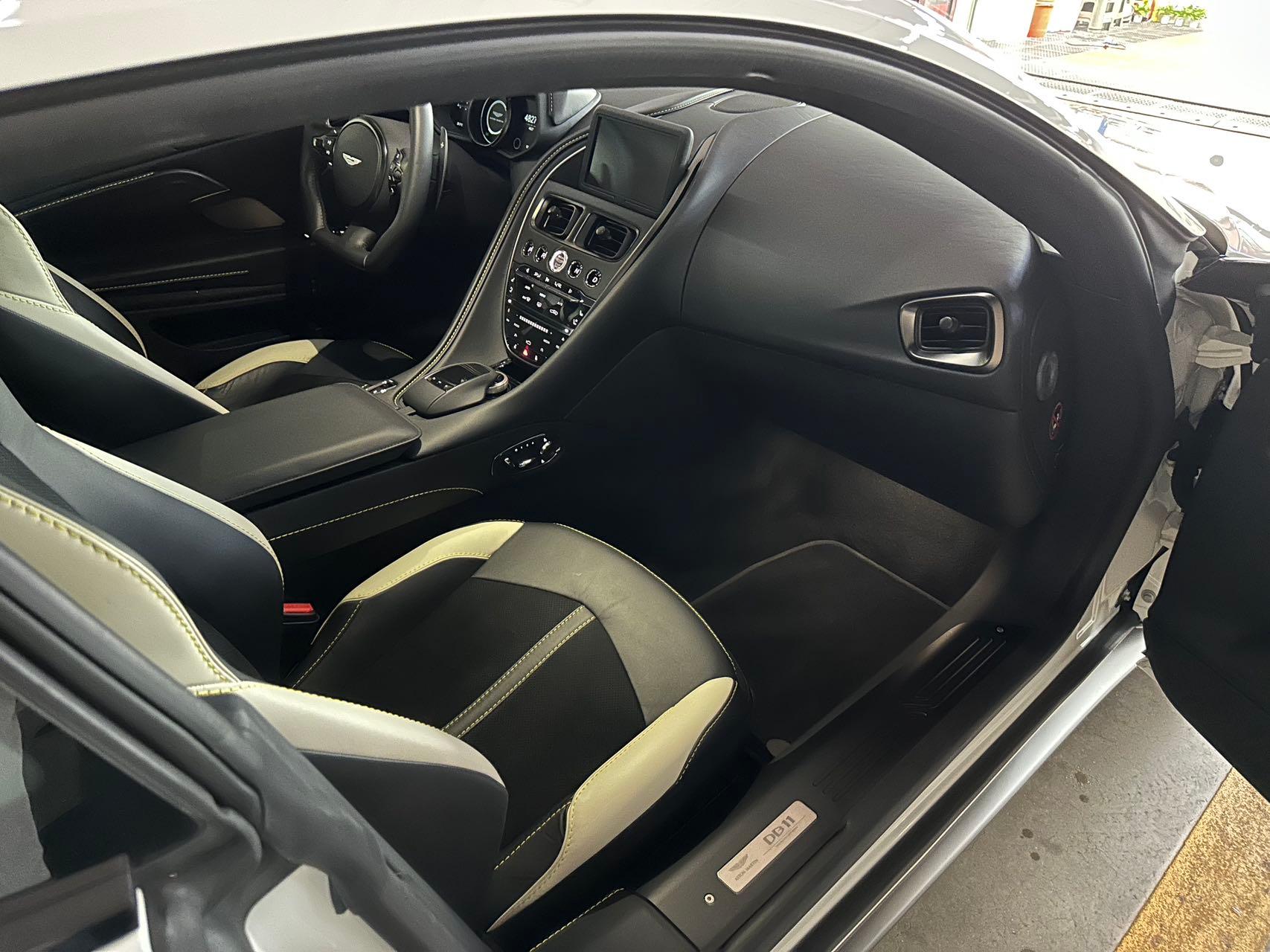 二手阿斯顿·马丁 DB11 白色/黑白双拼 2022款 4.0T V8 Coupe