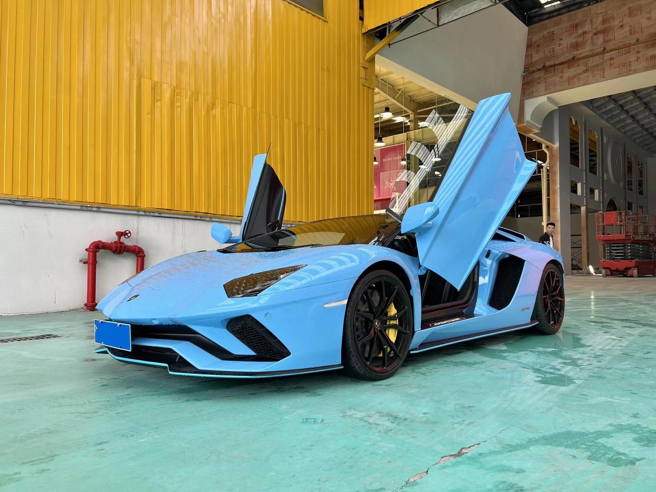 二手兰博基尼 Aventador 蓝色/黑色 2017款 Aventador S