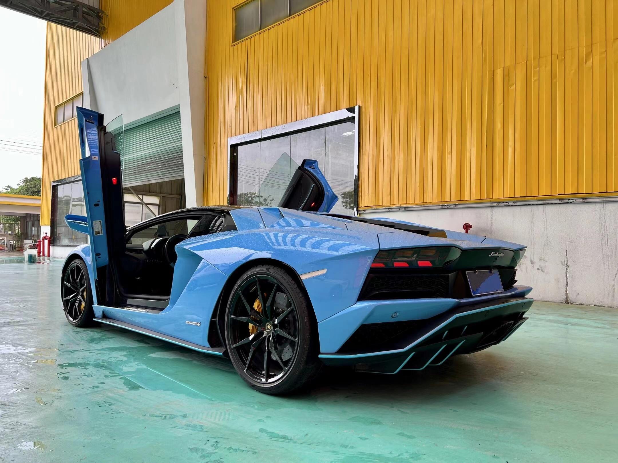 二手兰博基尼 Aventador 蓝色/黑色 2017款 Aventador S