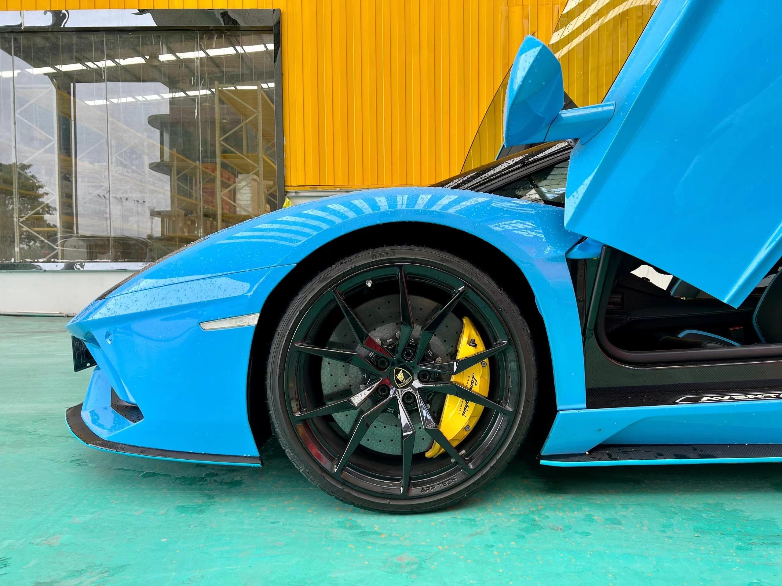 二手兰博基尼 Aventador 蓝色/黑色 2017款 Aventador S