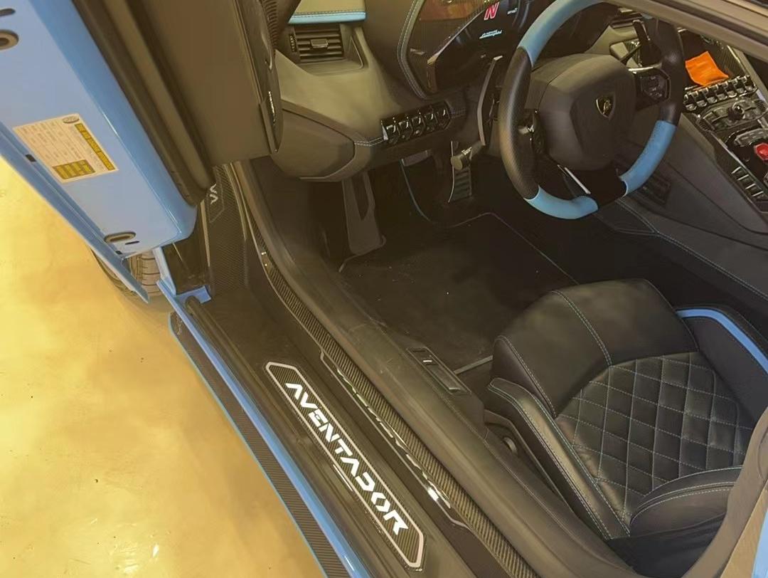 二手兰博基尼 Aventador 蓝色/黑色 2017款 Aventador S