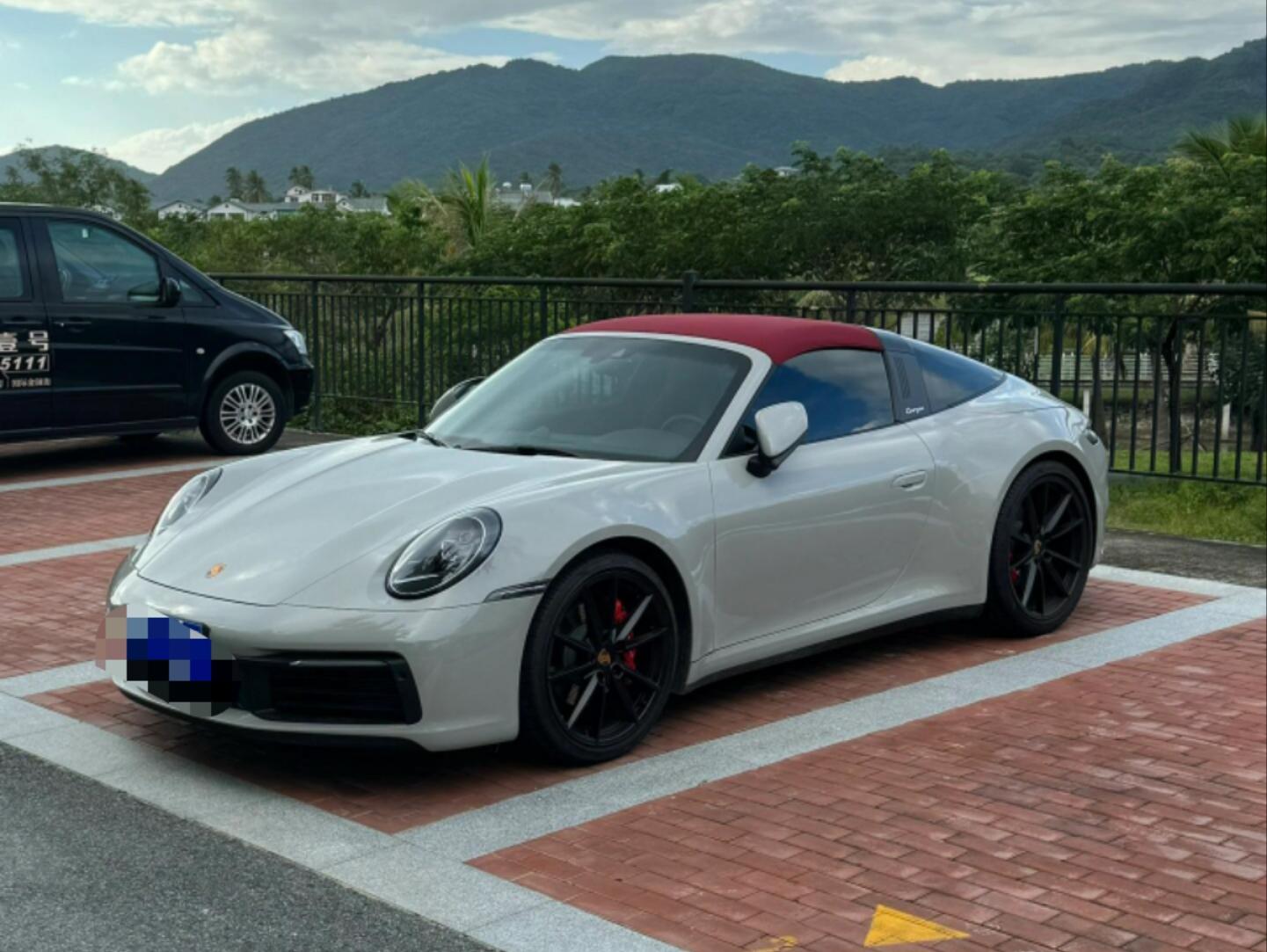 二手保时捷 911 雅灰/波尔多红  2022款 Targa 4 3.0T