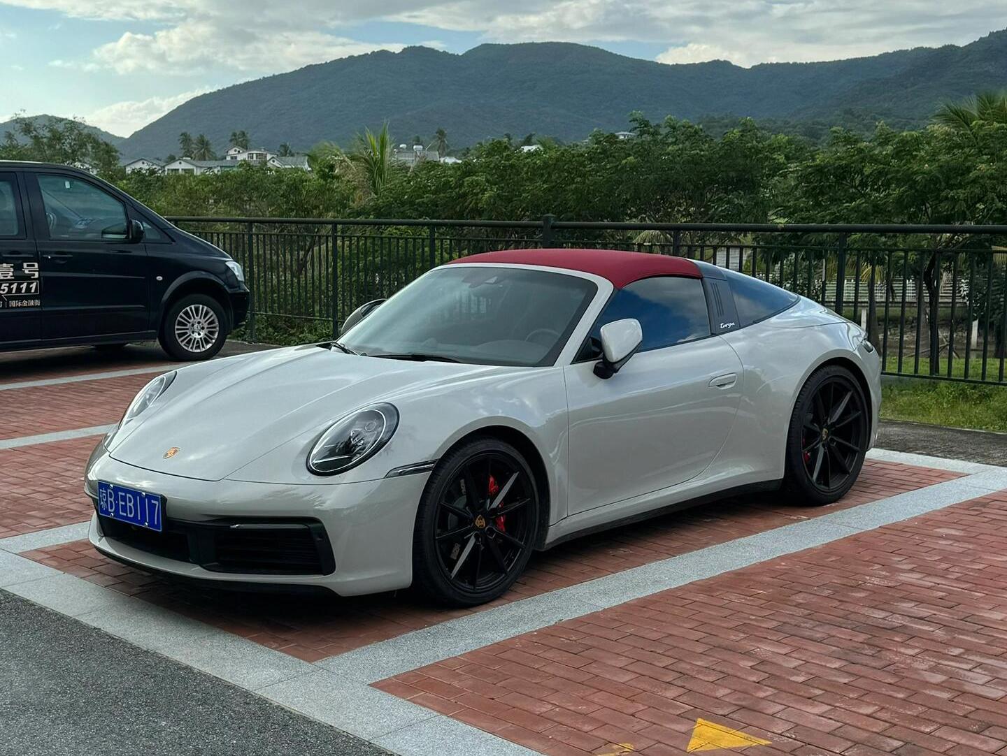 二手保时捷 911 雅灰/波尔多红 2022款 Targa 4 3.0T